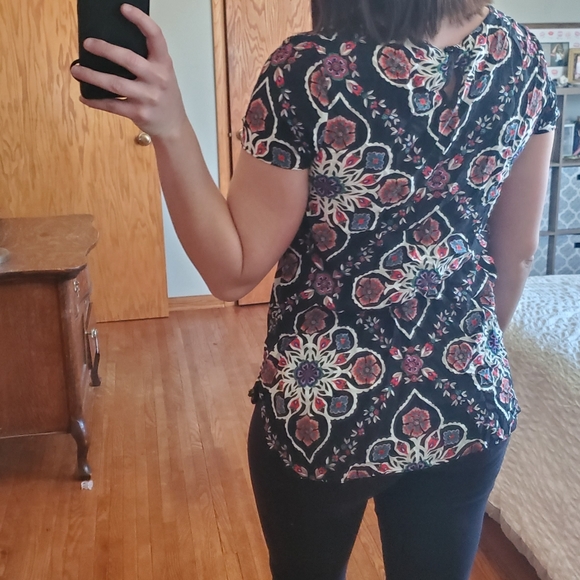 Patterned top - Picture 2 of 3